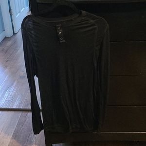 Buckle black undershirt